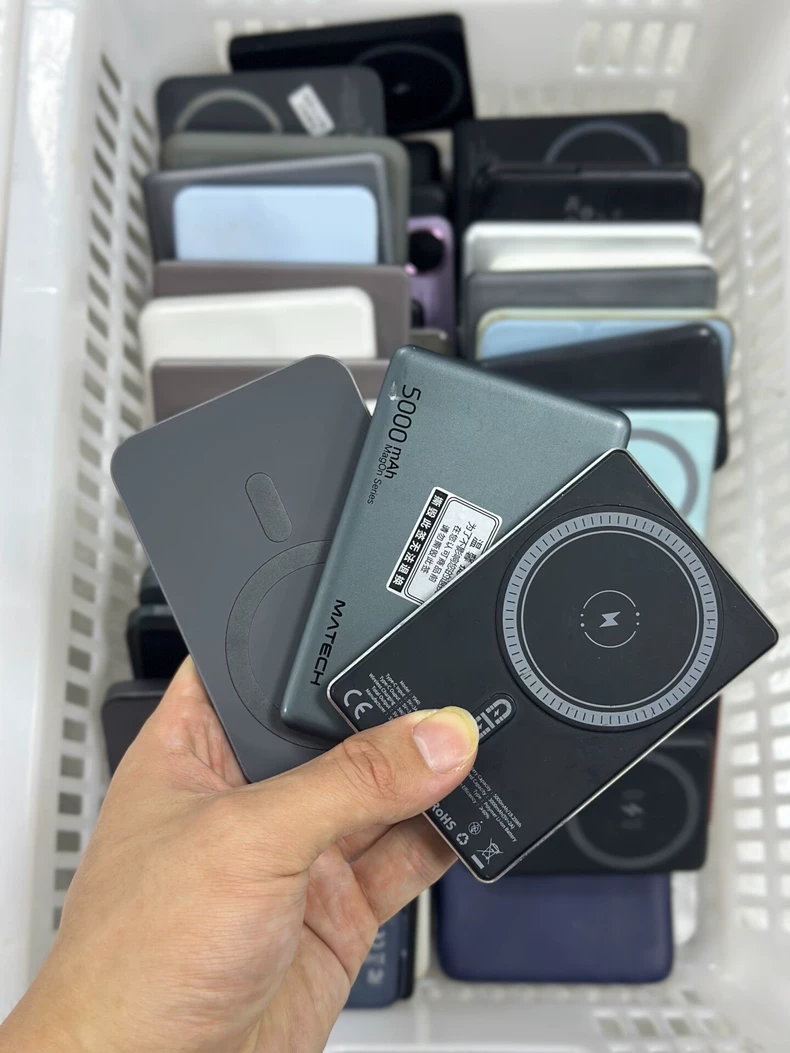 Magnetic power banks