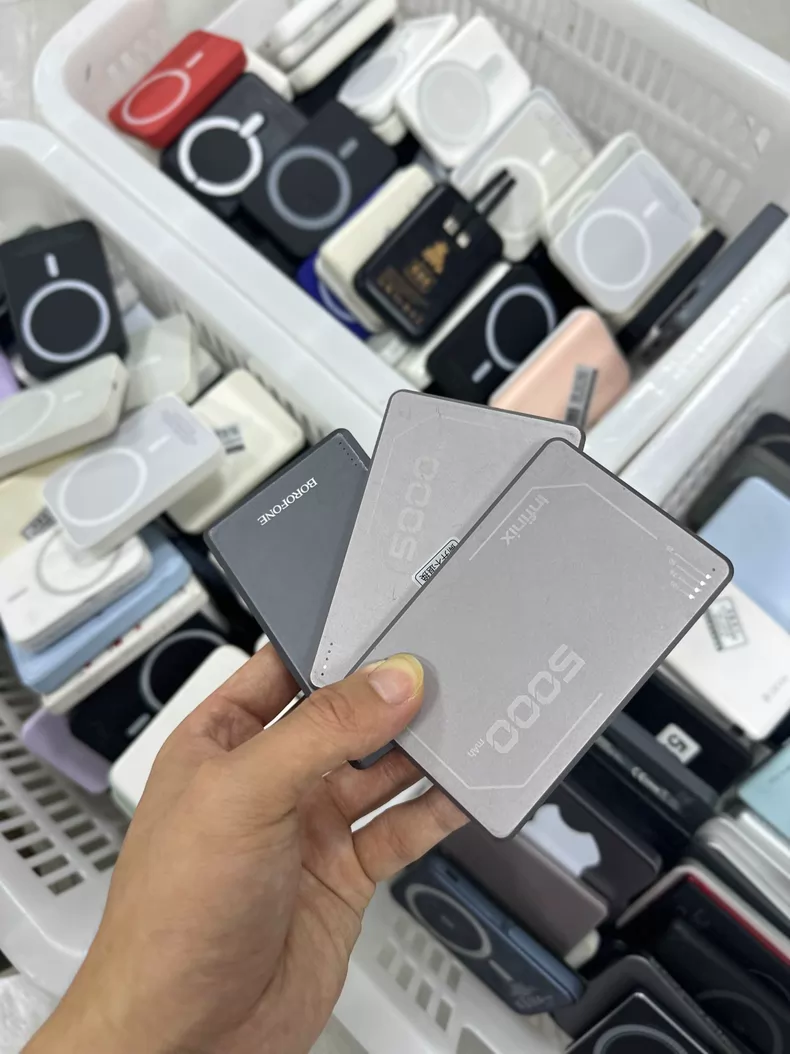 Magnetic power banks