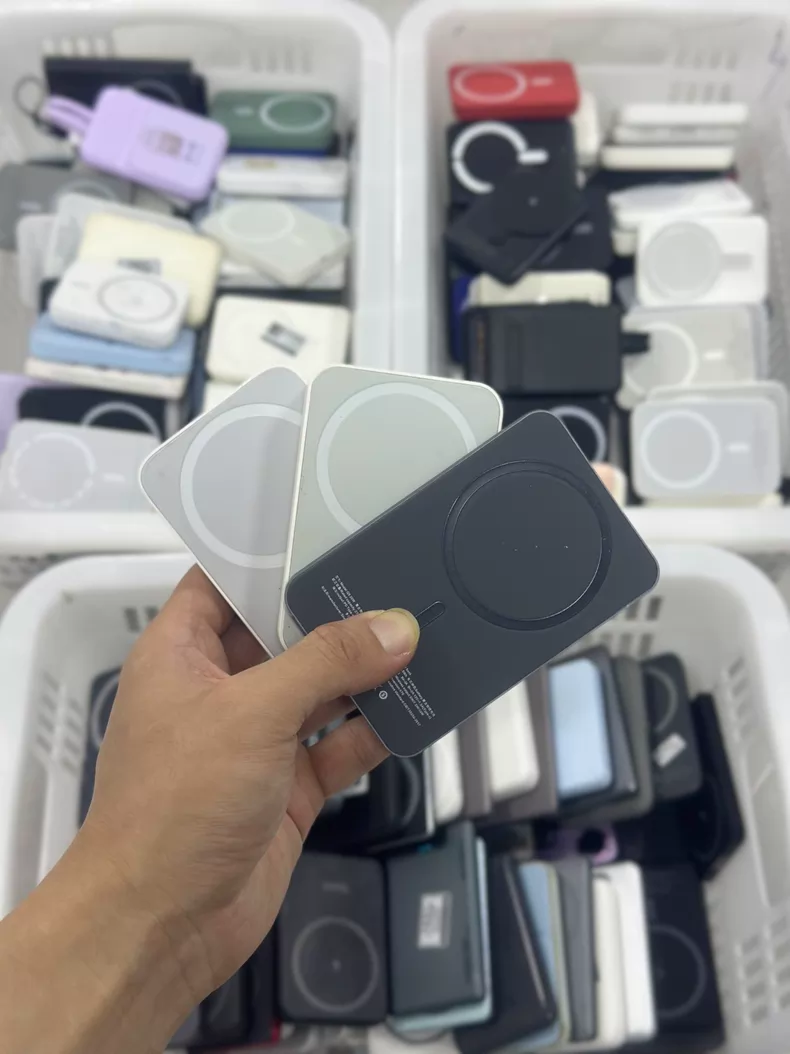 Magnetic power banks