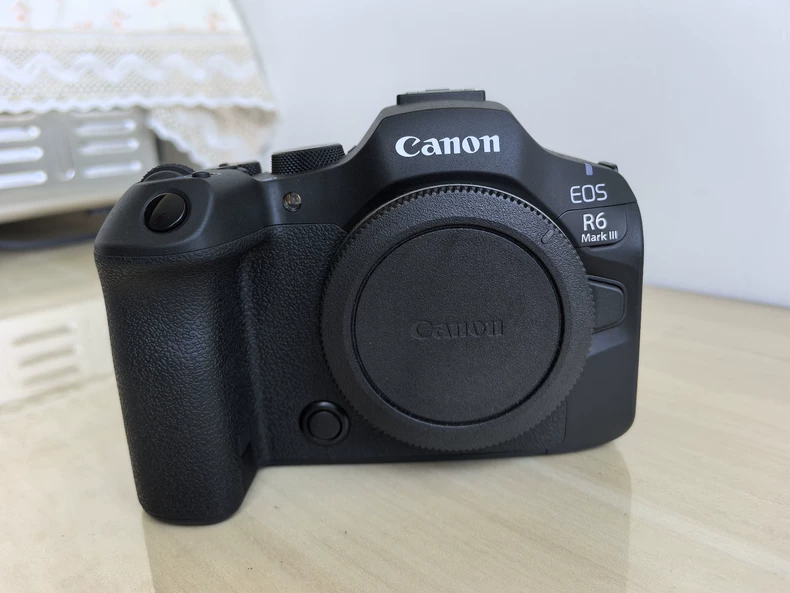  Canon EOS R6 Mark III